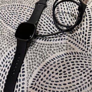 FITBIT VERSA 4 Black - Fitness Smartwatch.